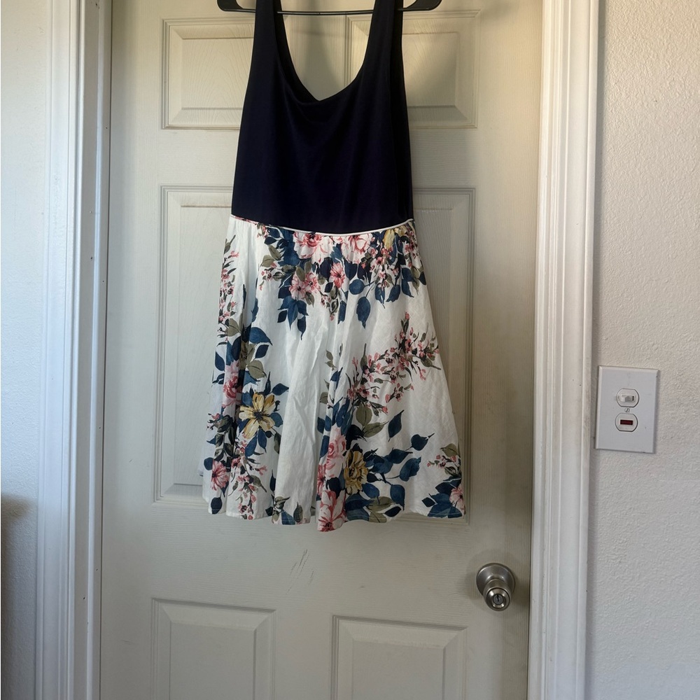 City studio cute short dress 
Top is stretchy and comfortable